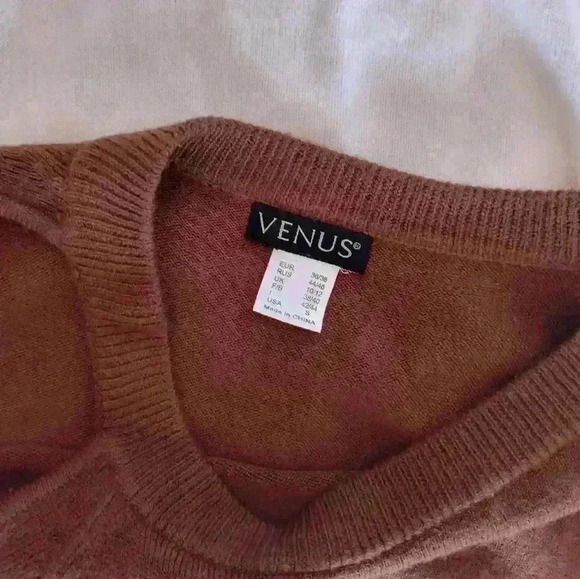 Venus Ombre Cold Shoulder Brown White Oversized Sweater Size Small Women's - Picture 5 of 5